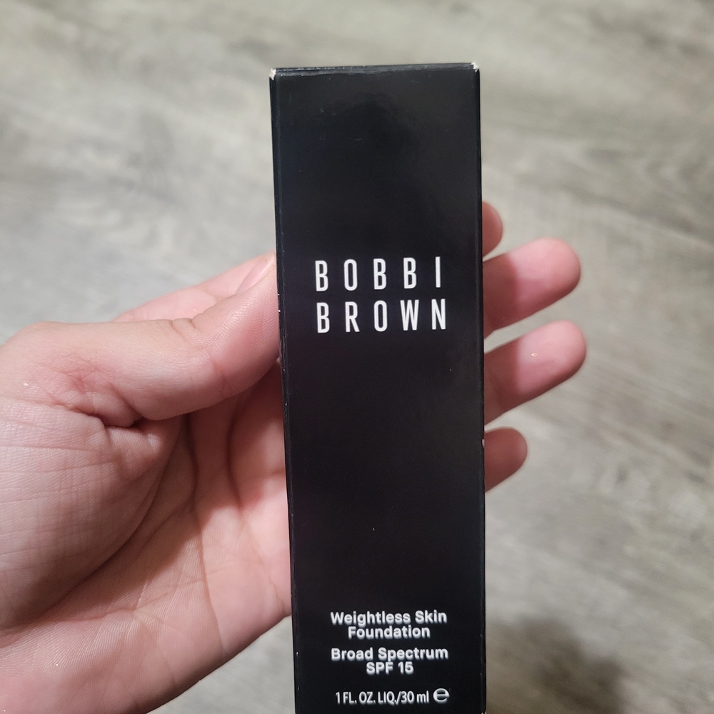 Bobbi Brown Weightless Skin Foundation